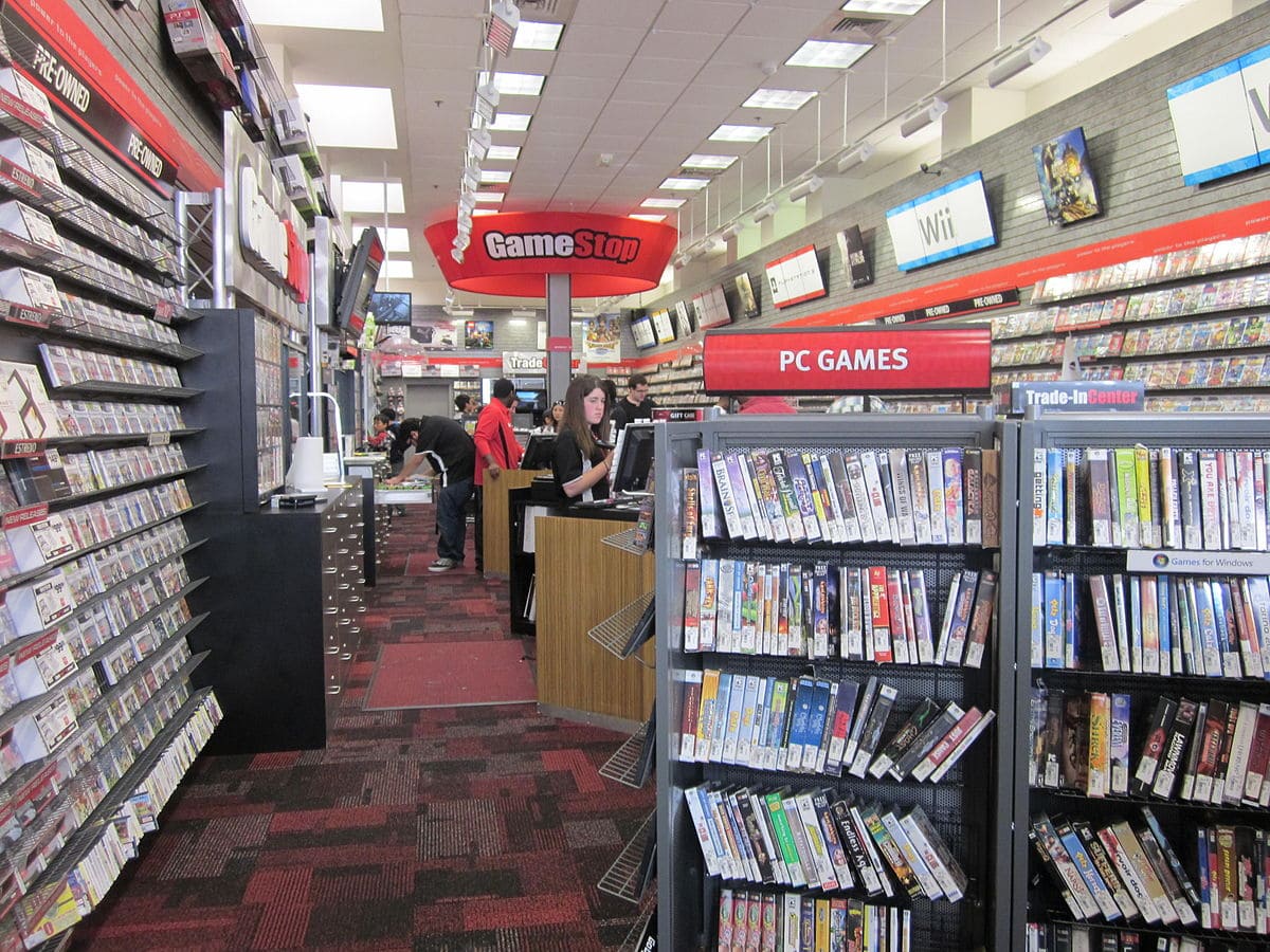 1200px-GameStop_on_Powell_St,_SF_interior