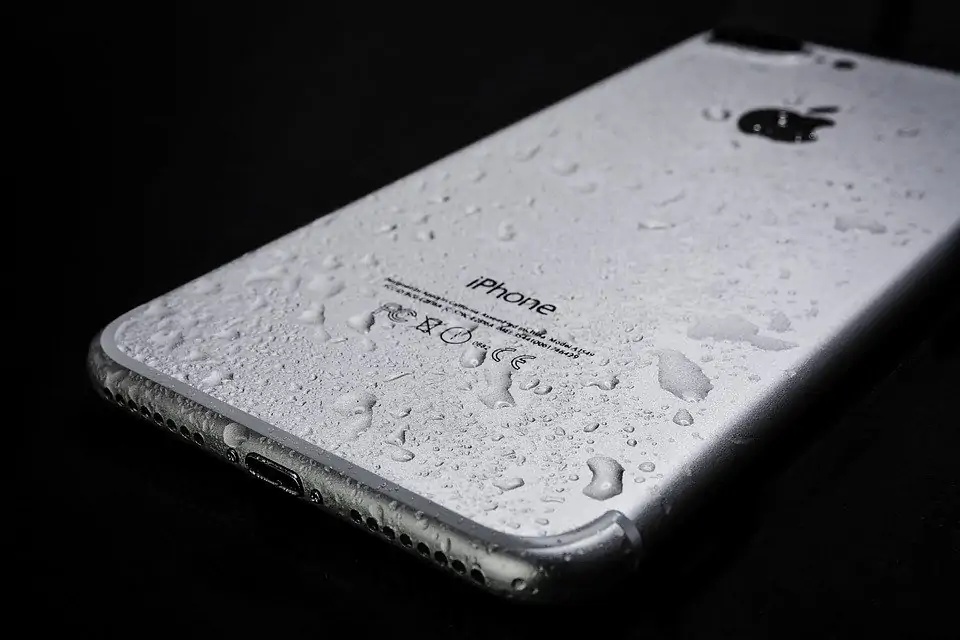 How to Clean a Wet iPhone Charging Port