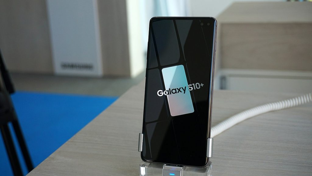 Samsung Galaxy S10 on Display