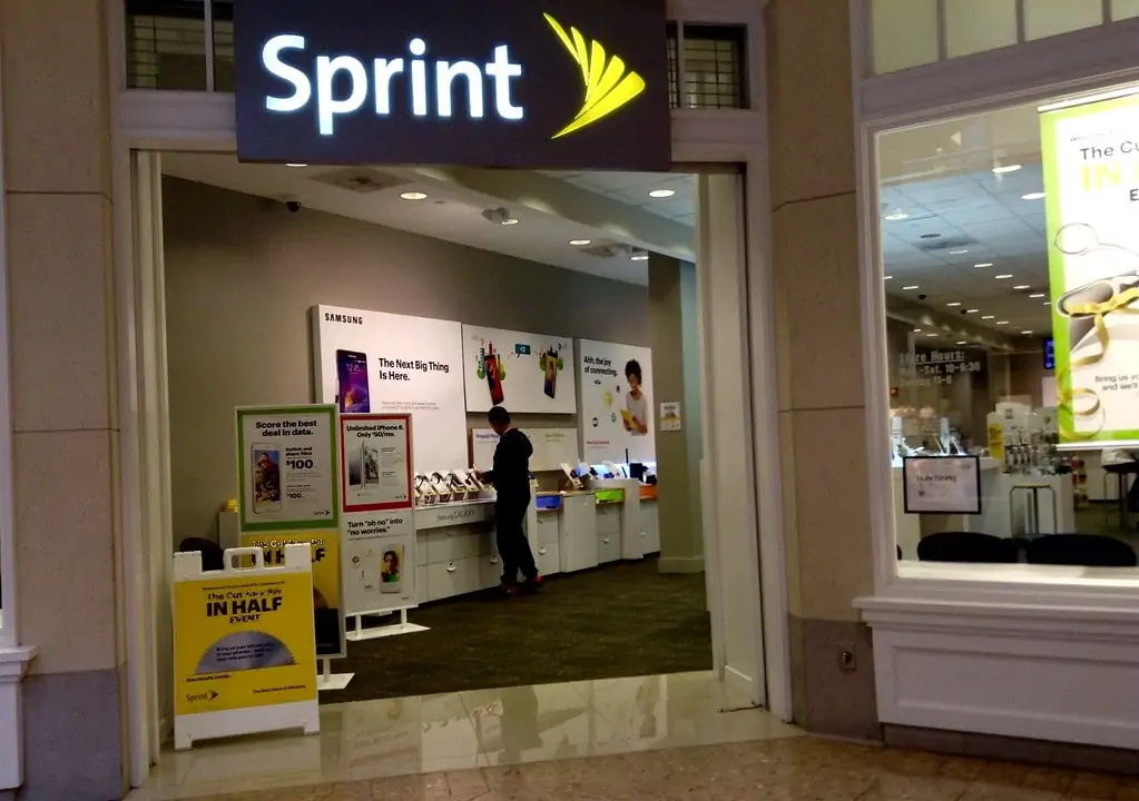 Sprint offers phone insurance